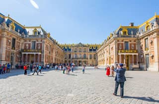 Ausflug von Paris zum Schloss Versailles mit Tootbus