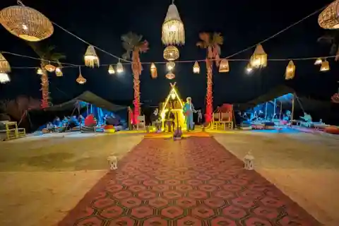 Marrakech: Agafay Desert Sunnet dinner with show