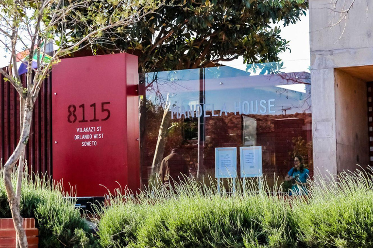 Johannesburg: Soweto, Dinokeng Culture and Wildlife Day Trip