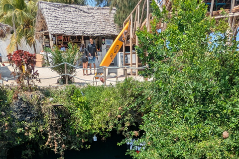 Jaskinia Salaam Pływanie z żółwiami, plaża Mtende i skałaWycieczka prywatna bez transferu z hotelu