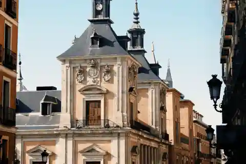 Madrid: Historisk rundtur genom film och cocktailprovning