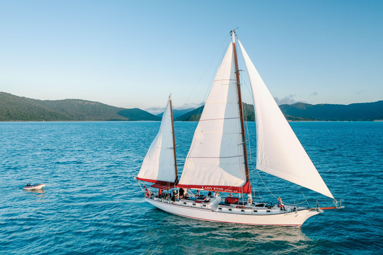Airlie Beach: Daydream Island Sailing Trip with Snorkeling
