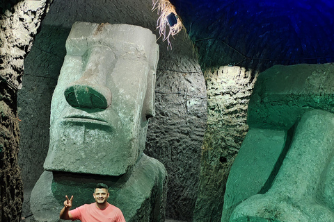 San José: Walk inside themed caves and dine at a viewpoint