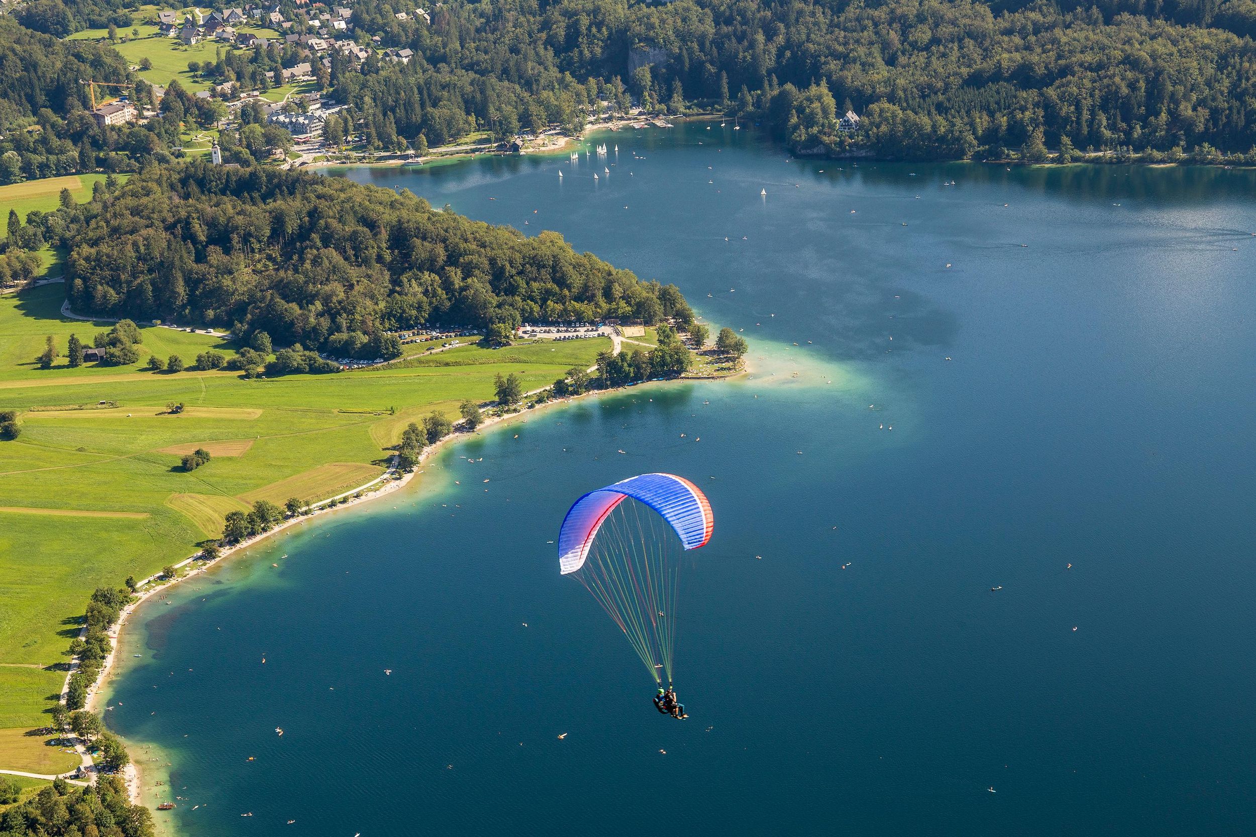 Tandem-Paragliding-Flug von Vogar über den Bohinjer See