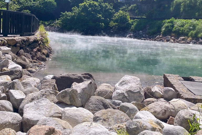 From Taipei: Beitou and Tamsui Private Day Tour 8-Hour Beitou and Tamsui Day Tour