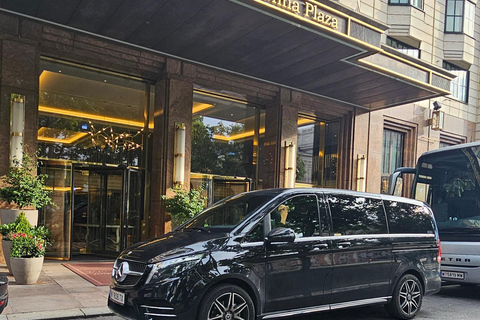 Vienna: Guided city tour with a local guide (vehicle included)