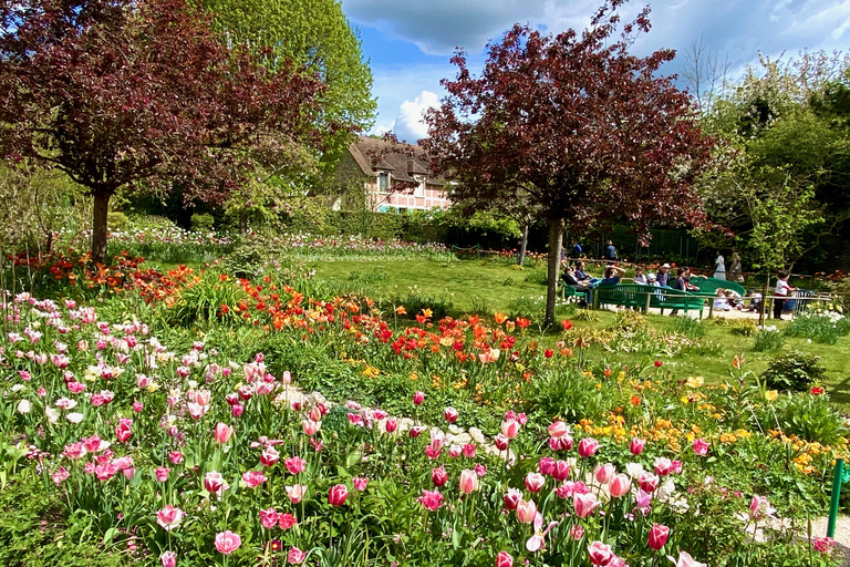 Giverny Half-Day Small-Group Tour from Paris – Max 7 Guests Giverny trip with Hotel Pick up