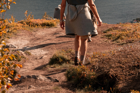 特罗姆瑟：弗洛伊山徒步导览之旅，欣赏壮丽景色Tromsø: Private Guided Hike to Mount Fløya (Snacks &amp; Drinks)