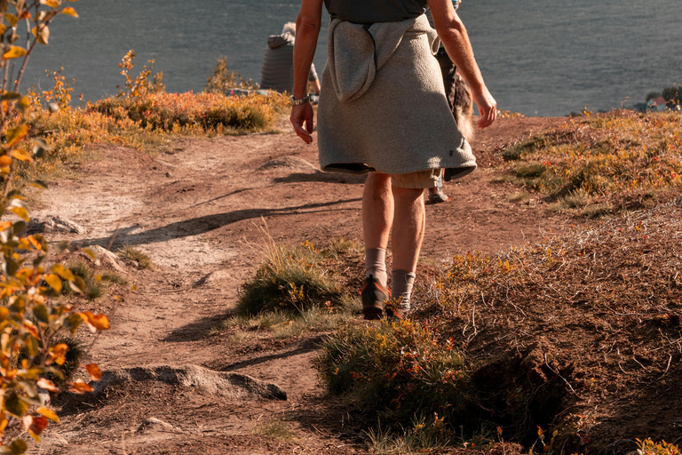 特罗姆瑟：弗洛伊山徒步导览之旅，欣赏壮丽景色Tromsø: Private Guided Hike to Mount Fløya (Snacks &amp; Drinks)