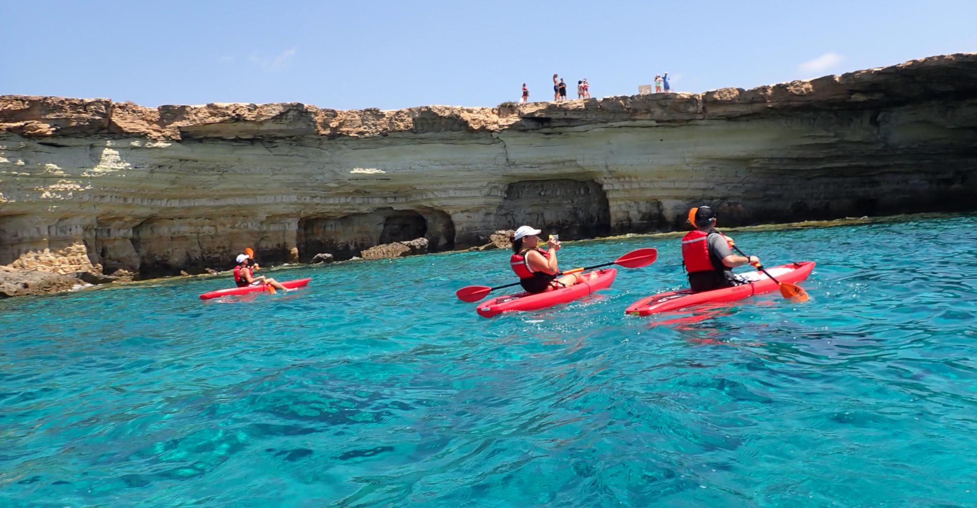 5-stündige Kajak- und Schnorcheltour zu den Höhlen von Cape Greco