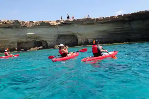 5-stündige Cape Greko Caves Kajakfahrt + Schnorcheltour