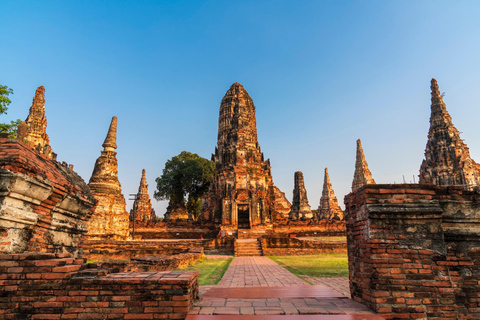 Bangkok: Ayutthaya Private Tour with Lunch & Craft Visit