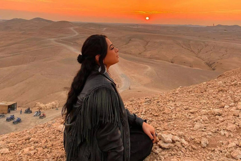 Marrakech: Tour del deserto di Agafay in quad e cena al tramonto