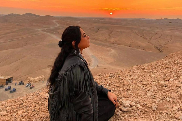 Marrakech: Tour del deserto di Agafay in quad e cena al tramonto