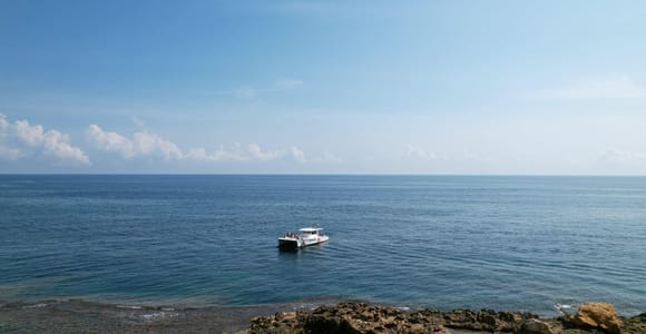 Altea: Motor-Katamaran mit Badestopp und optionalem Essen