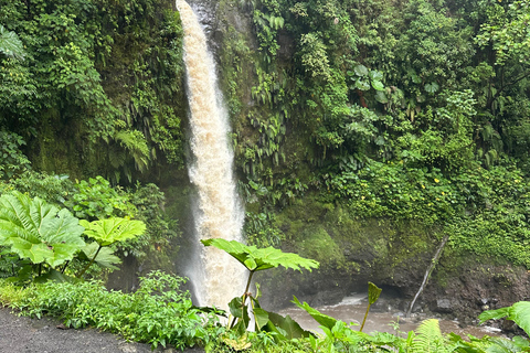 From San José: 3-Day Costa Rica Volcanoes & Waterfalls Tour