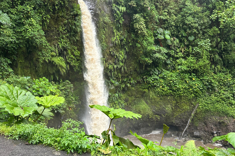 From San José: 3-Day Costa Rica Volcanoes & Waterfalls Tour