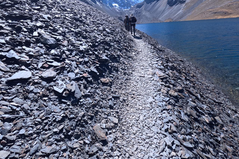 La Paz: Hike with a tour guide to the Ventanani Glacier Lagoon La Paz: Hike with a tour guide to Ventanani Glacier Lagoon