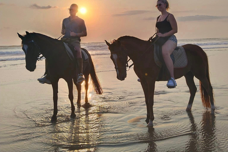 Experiência de equitação na praia de Seminyak