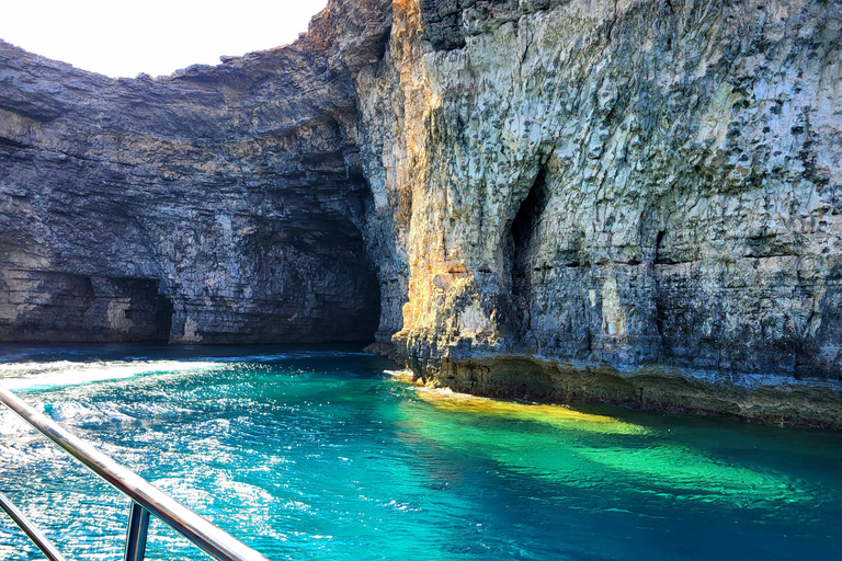 ميليها: غوزو، كومينو، كهوف البحر، ورحلة بحرية في البحيرة الزرقاء