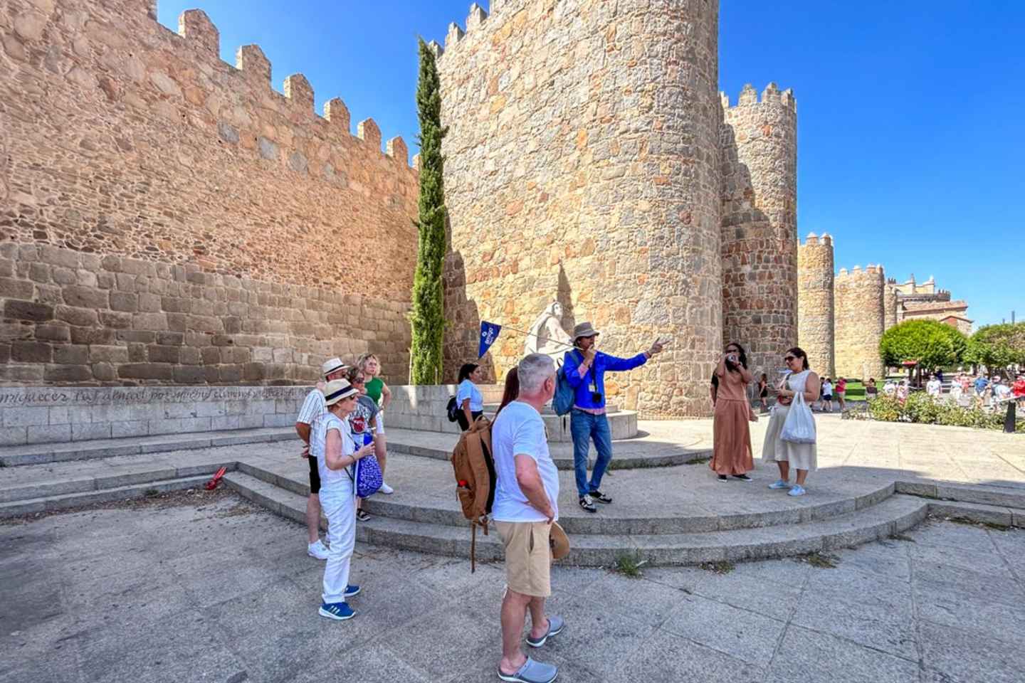 Madrid: Segovia & Ávila Full Day with Alcázar & Wall Tickets