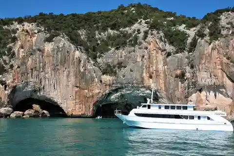 Von Cala Gonone: Transfer zu den Bue Marino Höhlen