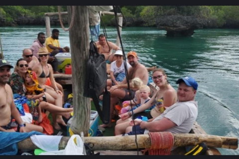 From Nungwi/Kendwa: Safari Blue Trip with Lunch & Sandbank