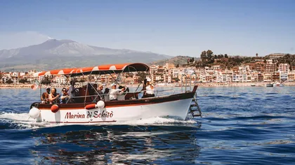 Taormina: Isola Bella Tour mit Schwimmen, Obst und Prosecco