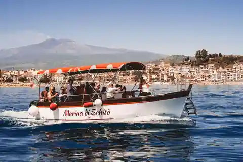 Taormina: Isola Bella Tour with Swimming, Fruit and Prosecco