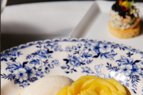 بانكوك: صالة شاي 1823 من رونفيلدت، باقات الطعام والشرابطقم شاي فاخر من جولد إندلجنس لشخصين