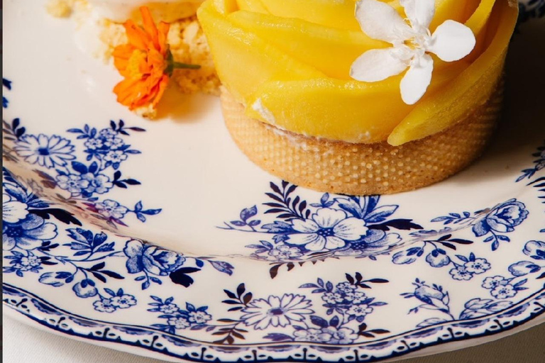 بانكوك: صالة شاي 1823 من رونفيلدت، باقات الطعام والشرابطقم شاي فاخر من جولد إندلجنس لشخصين