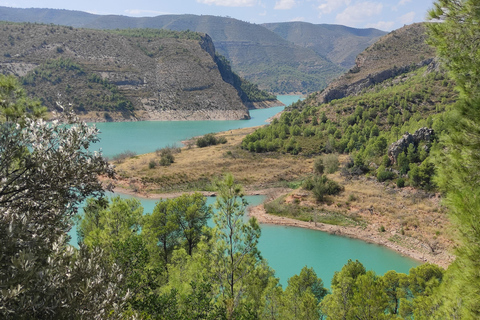 From Valencia: Excursion to Chulilla + hike and kayak tour on the lake From Valencia: Excursion to Chulilla + hike and kayaking tour on the lake