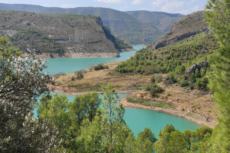 From Valencia: Excursion to Chulilla + hike and kayak tour on the lake From Valencia: Excursion to Chulilla + hike and kayaking tour on the lake