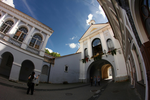 Vilnius: Old Town Tour with Whisky and Cheese Tasting