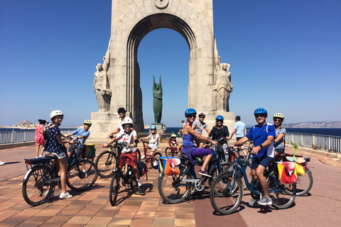 Marseille: excursion d'une journée en vélo électrique dans les calanquesGuide parlant italien