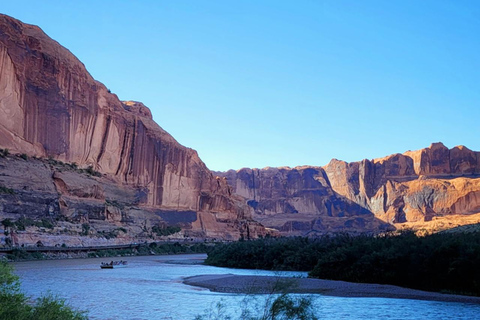 Moab: Colorado River Jet Boat Tour with Live Music & Dinner