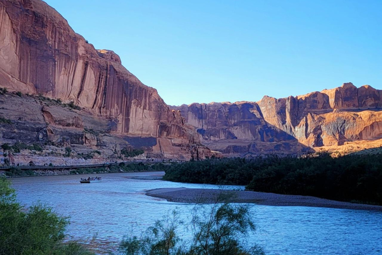 Moab: Colorado River Jet Boat Tour with Live Music & Dinner