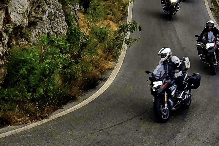 Atenas: Passeio de mota autoguiado com rota GPSAtenas: passeio de moto autoguiado com a Benelli 502