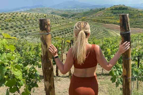 Berat: Private Sunset Tour with Wine and Fruits