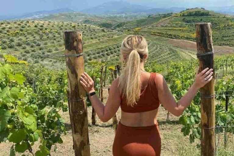 Berat: Private Sunset Tour with Wine and Fruits