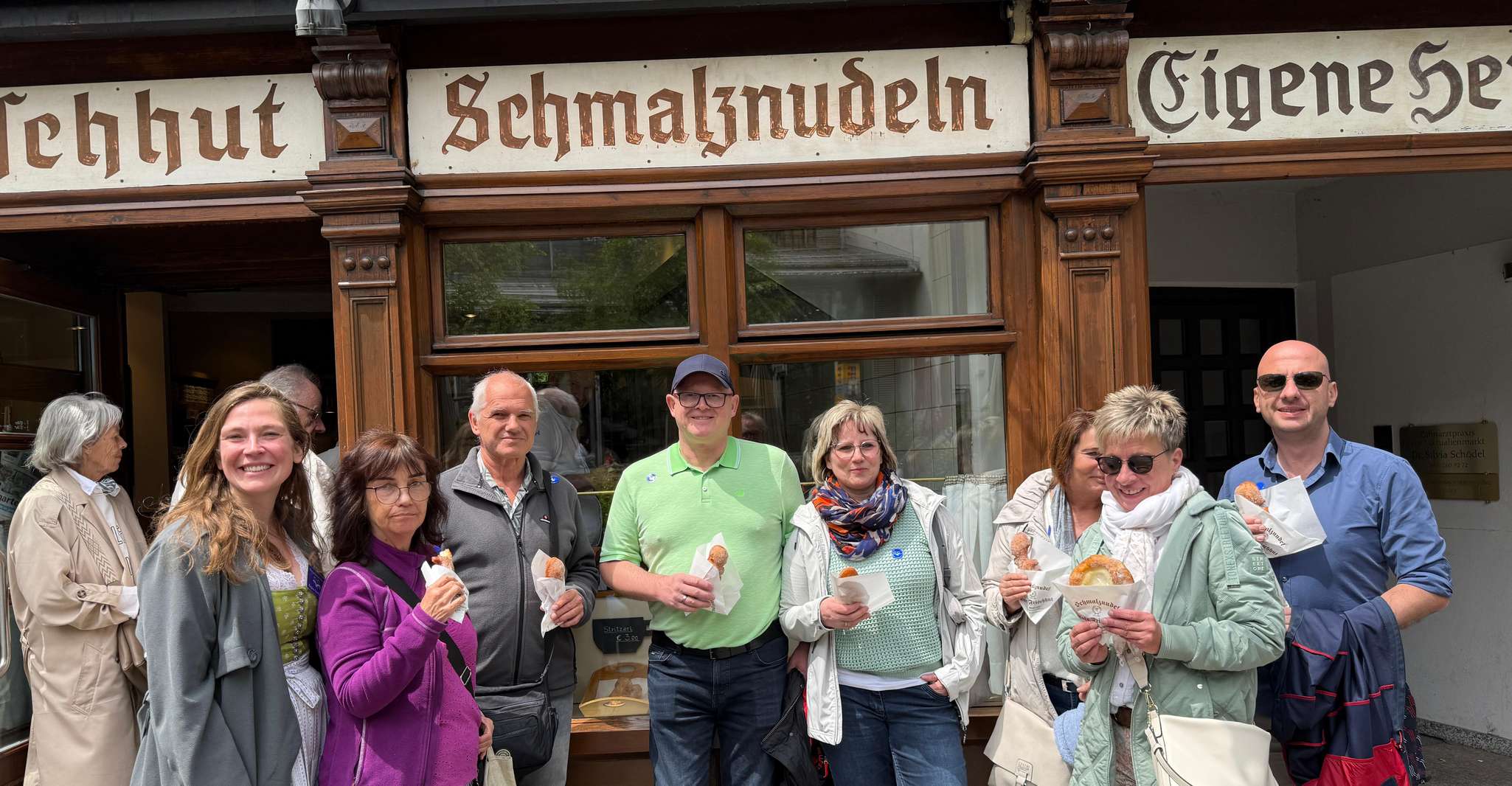 Munich: Viktualienmarkt & Altstadt Food Tour photo 5
