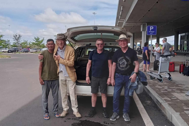 Prywatny transfer z lotniska w Siem Reap w obie strony minivanem AC
