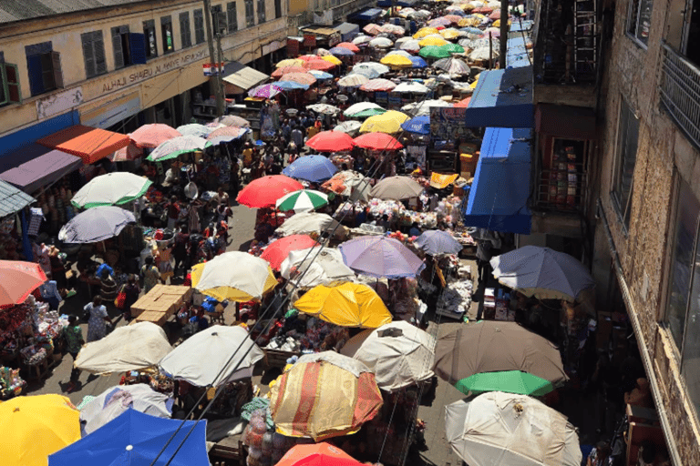 Makola Market Walking Tour: Fun, Snacks & Souvenir