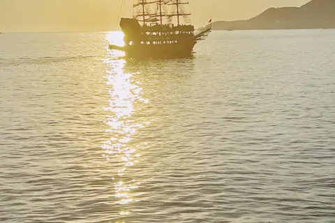 Alanya Optional Alcoholic Sunset Boat Cruise and Foam Party