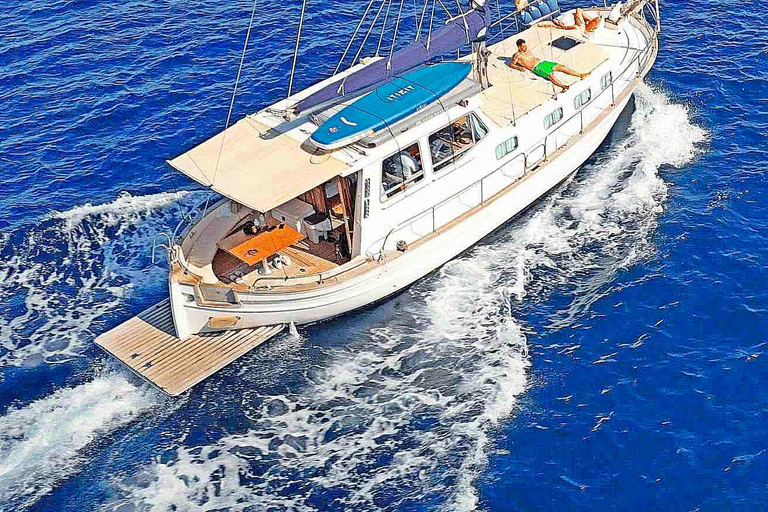 Palma: Private Classic Mallorcan Boat Tou Palma Bay: Cruise to Sea Caves or Calas with tapas & drinks
