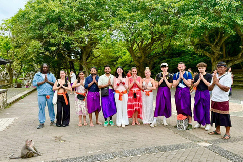 Guide, Uluwatu Temple Entry Ticket with Kecak Dance Show Guide Only (no ticket included )