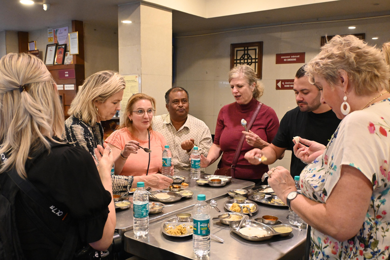 Bangalore: Foodie Tour, Local Market, & Mystery Nandi Temple Bangalore:Food Street Walk+Local Market+Mystery Nandi Temple