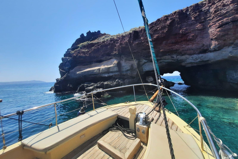 Santorini: 3-stündige Bootstour nach Oia und zu den heißen Quellen von Thirassia