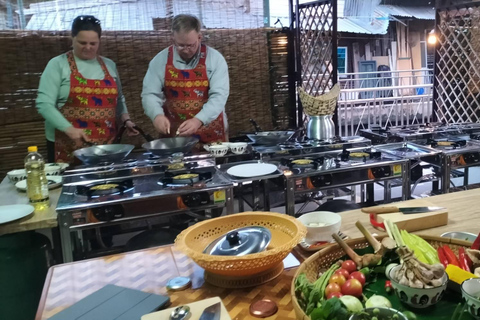 Bangkok: Lerne, dein liebstes thailändisches Streetfood zu kochenBangkok : Lerne, dein Lieblingsstraßenessen zu kochen