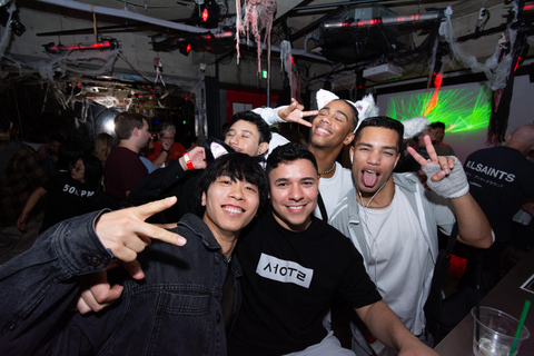 Tokyo: Gay Bar Crawl with Drinks